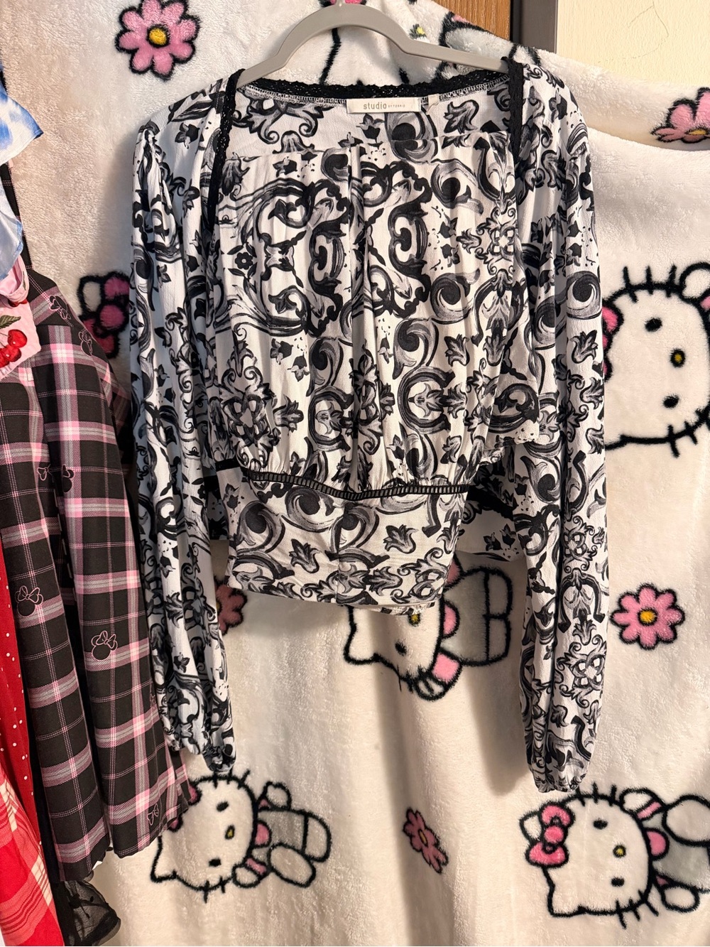 Studio Black & White Baroque-Print Long Sleeve Crop Top